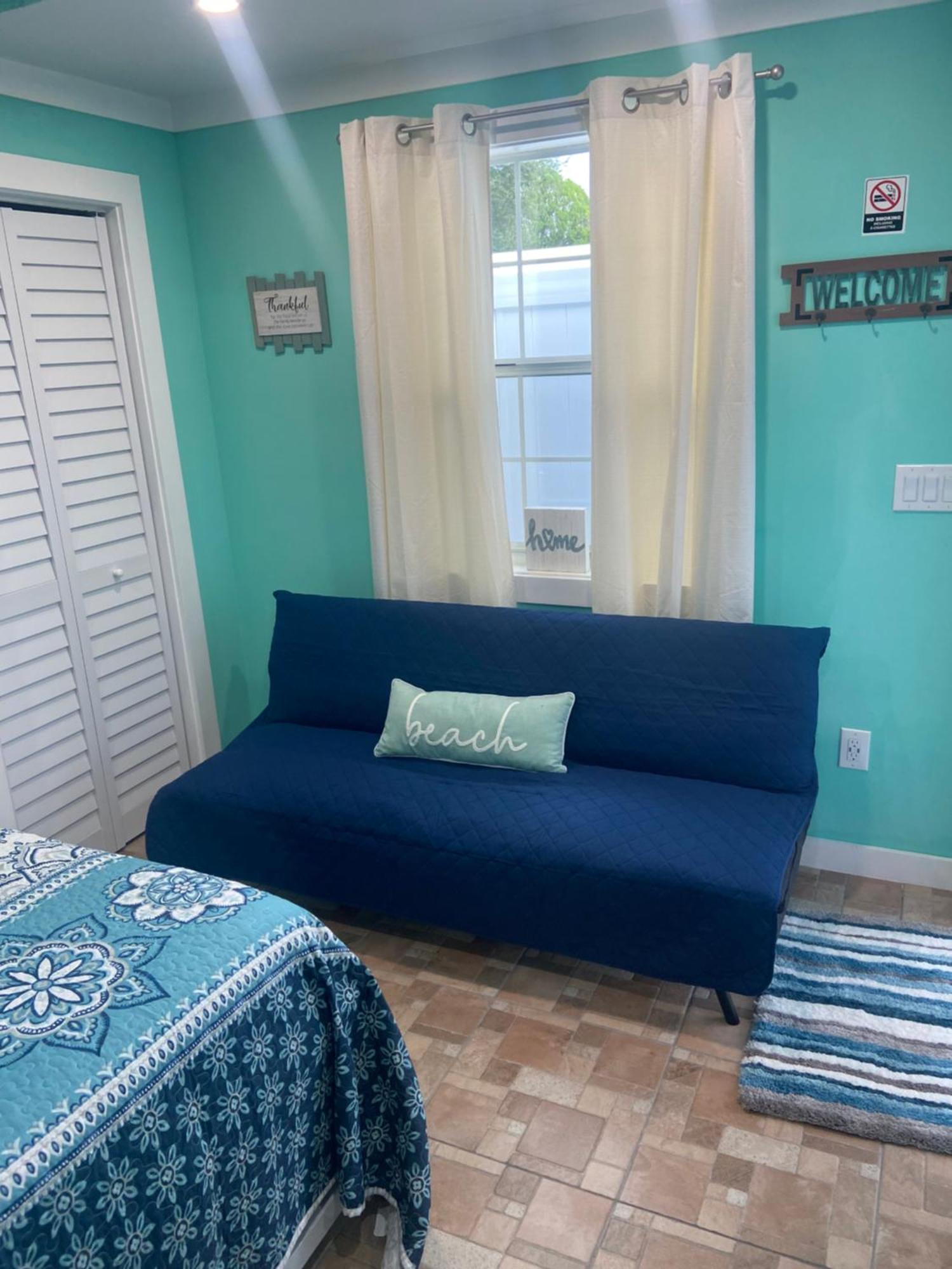 Beautiful And Comfortable Rom Apt # 2 Tampa Buitenkant foto